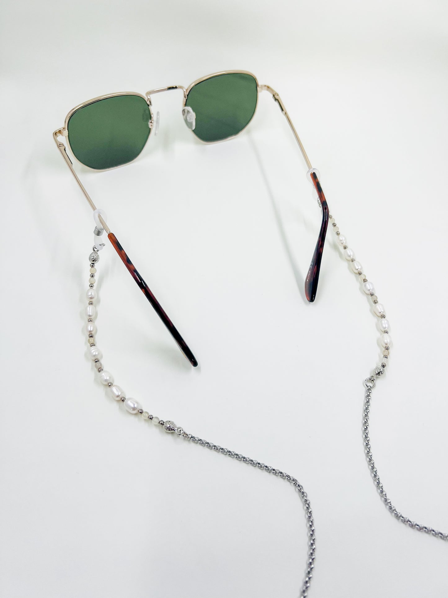 White Heaven Sunglasses chain