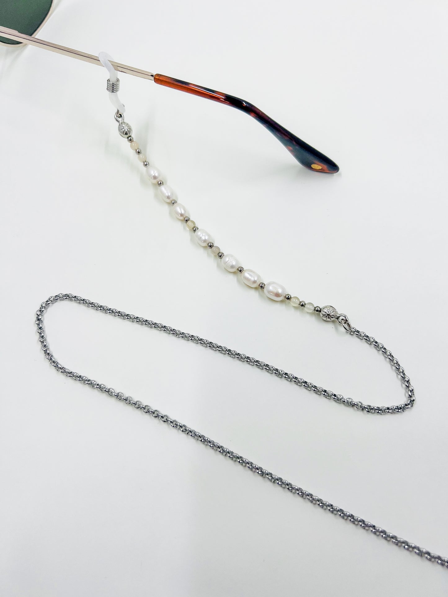 White Heaven Sunglasses chain